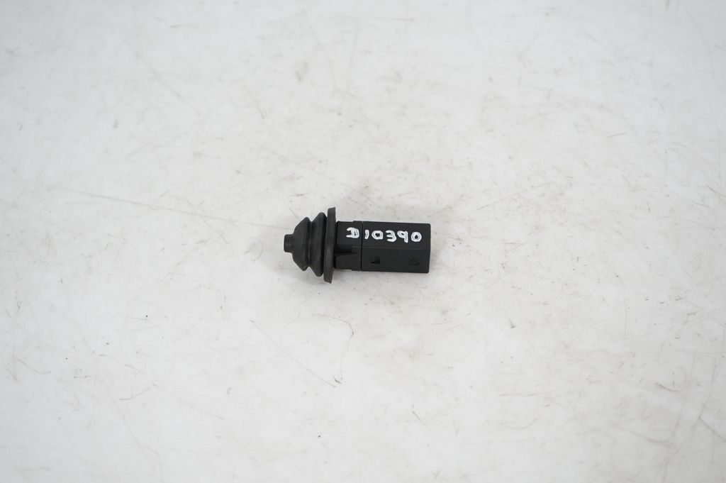 Fuel tank cap lock (5)