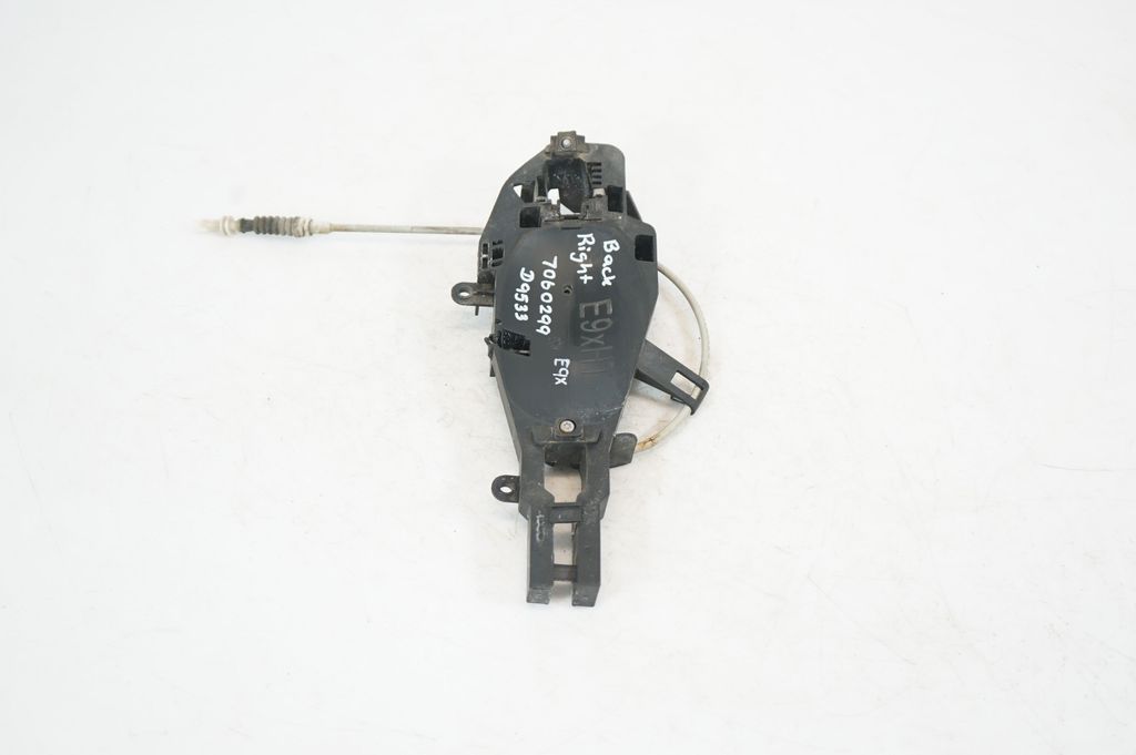 Rear door exterior handle/bracket (2)