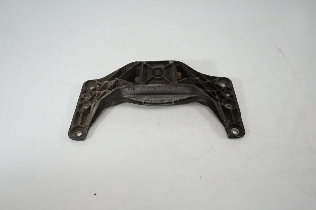 Gearbox mounting bracket (3)