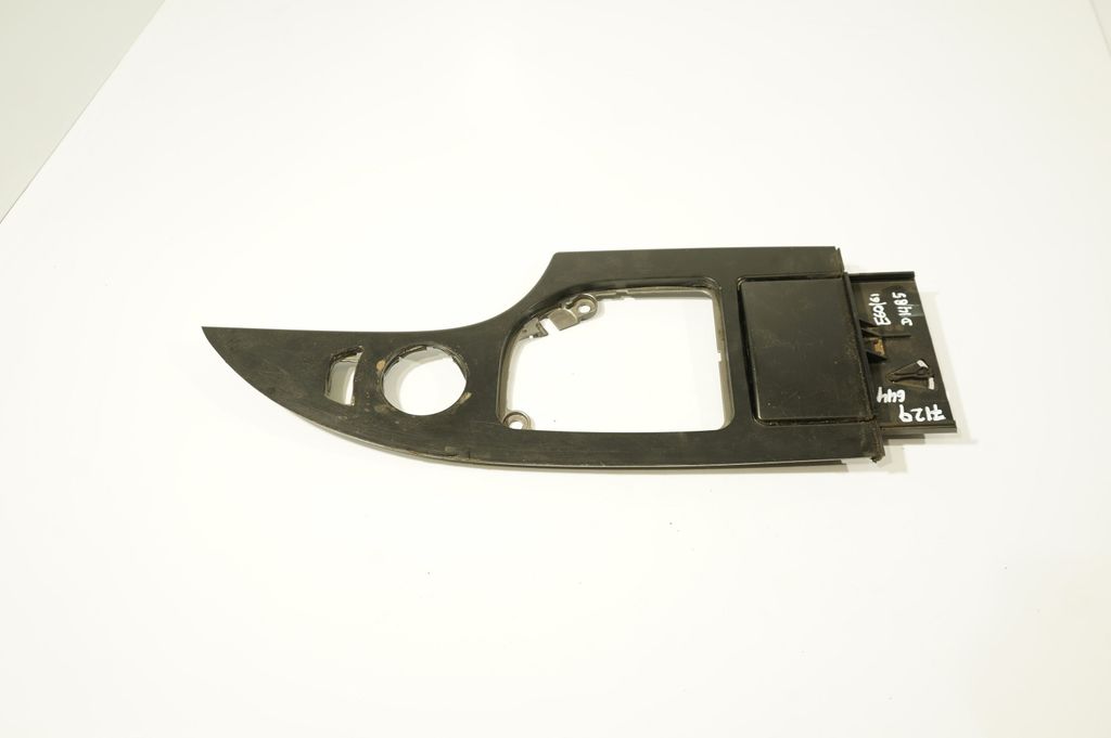Gear shifter surround trim plastic (4)