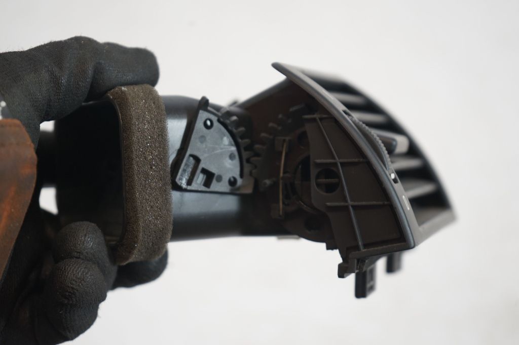 Dashboard side air vent grill/cover trim (6)