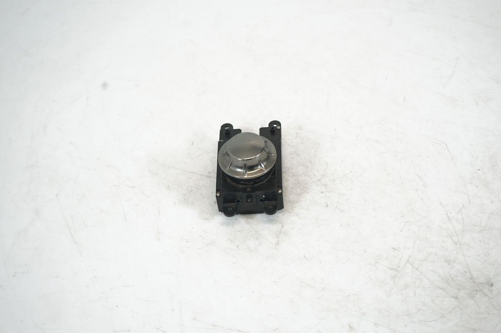 Multifunctional control switch/knob (3)