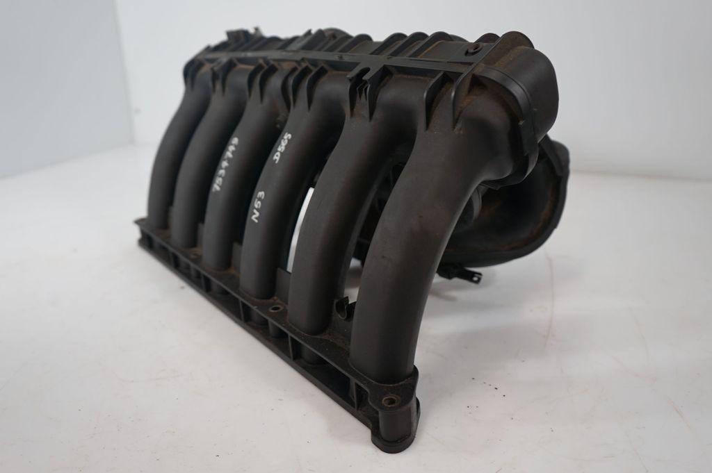 Intake manifold (9)
