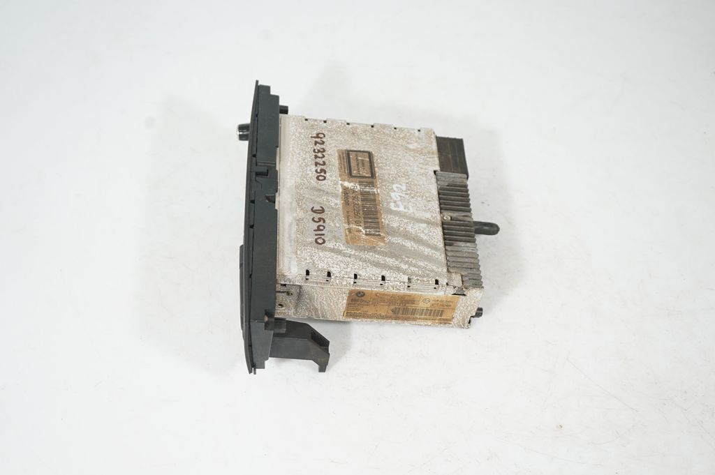 Radio/CD/DVD/GPS head unit (2)