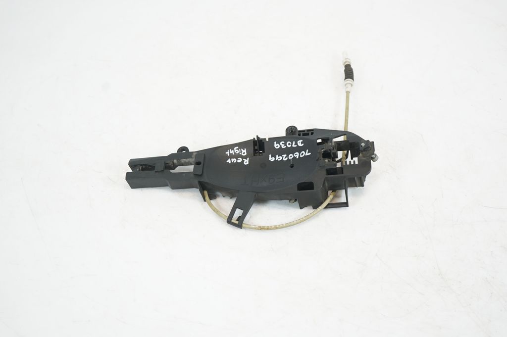 Rear door exterior handle/bracket (3)