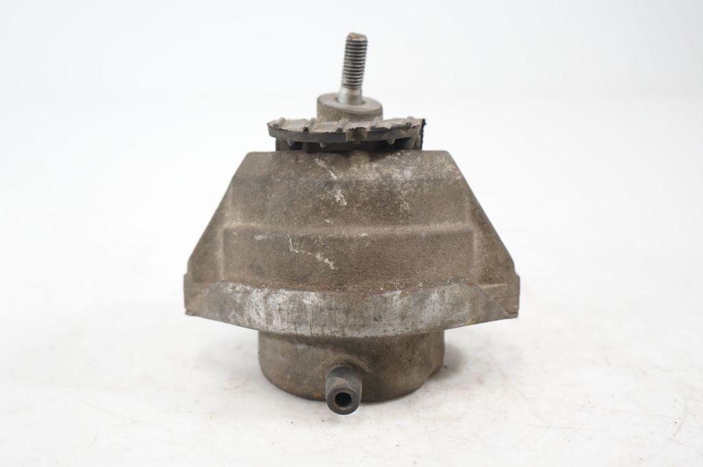 Engine mount bracket (5)