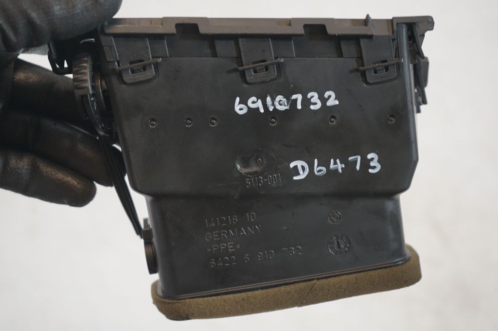 Dashboard side air vent grill/cover trim (8)