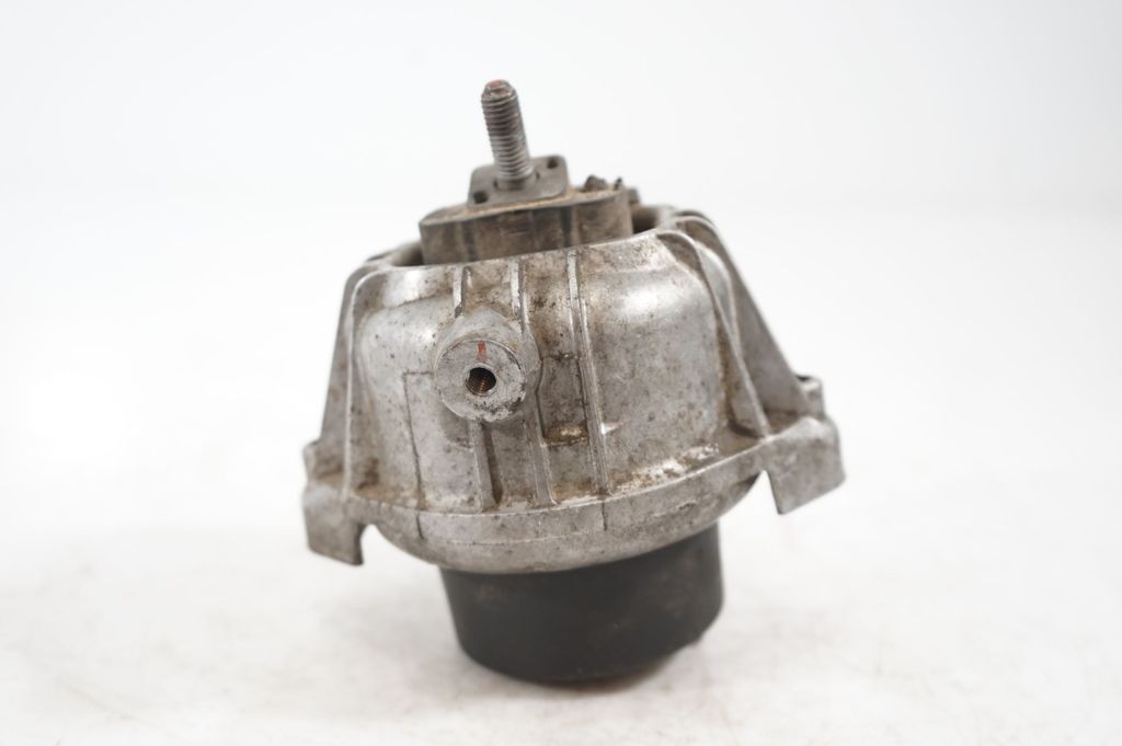 Engine mount bracket (4)