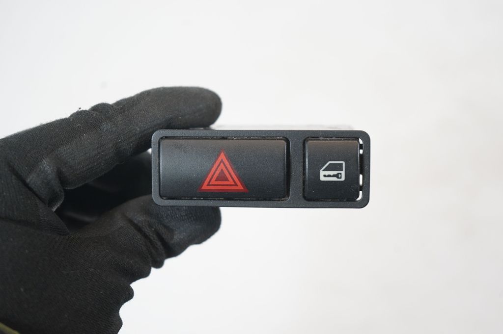 Hazard light switch (6)