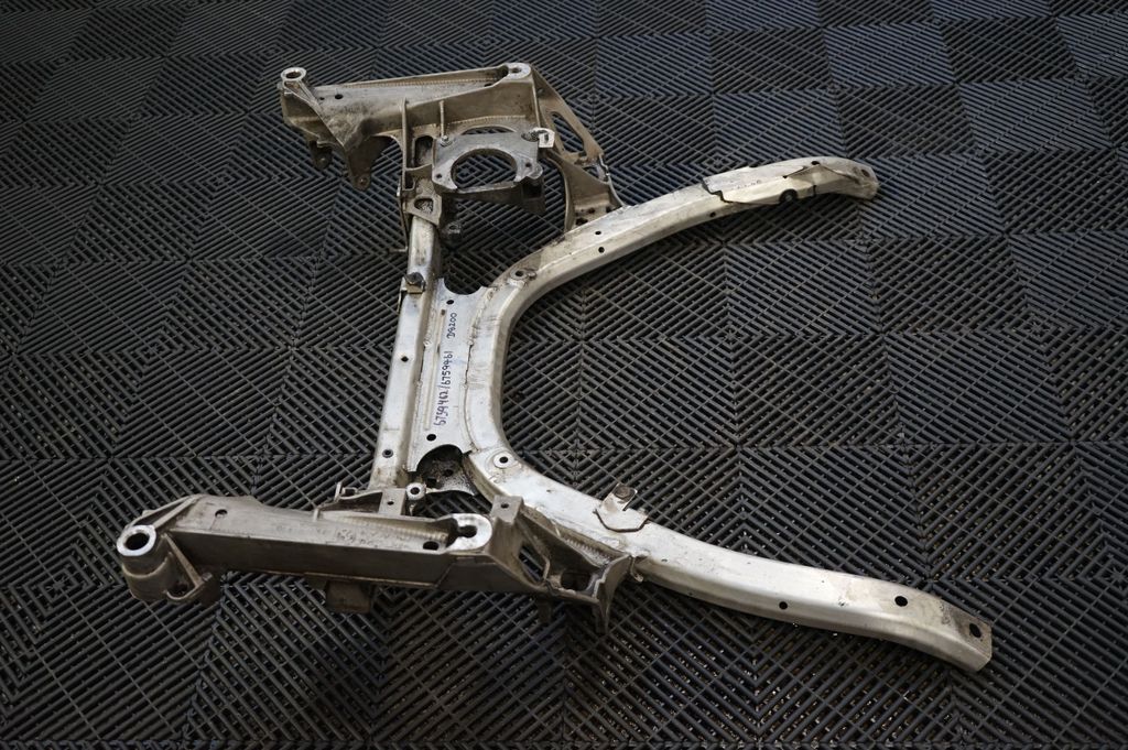 Front subframe (4)