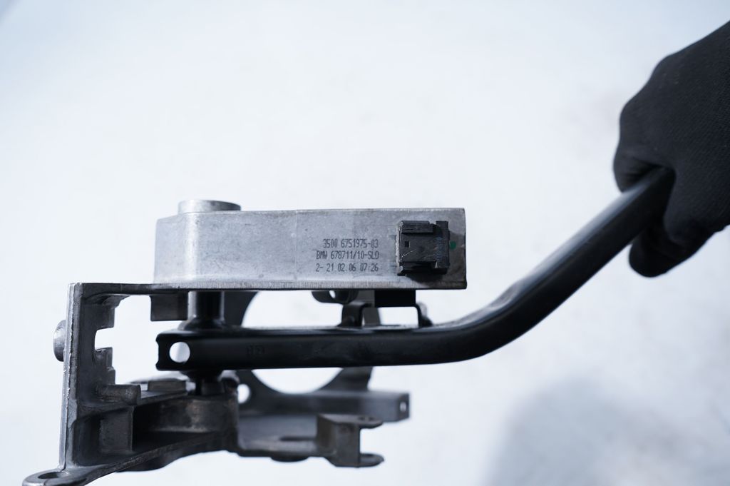 Brake pedal (7)