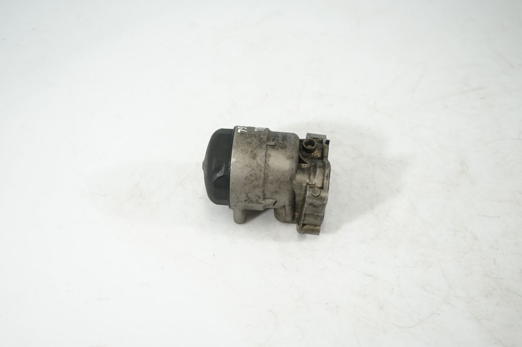 Oil filter mounting bracket (4)