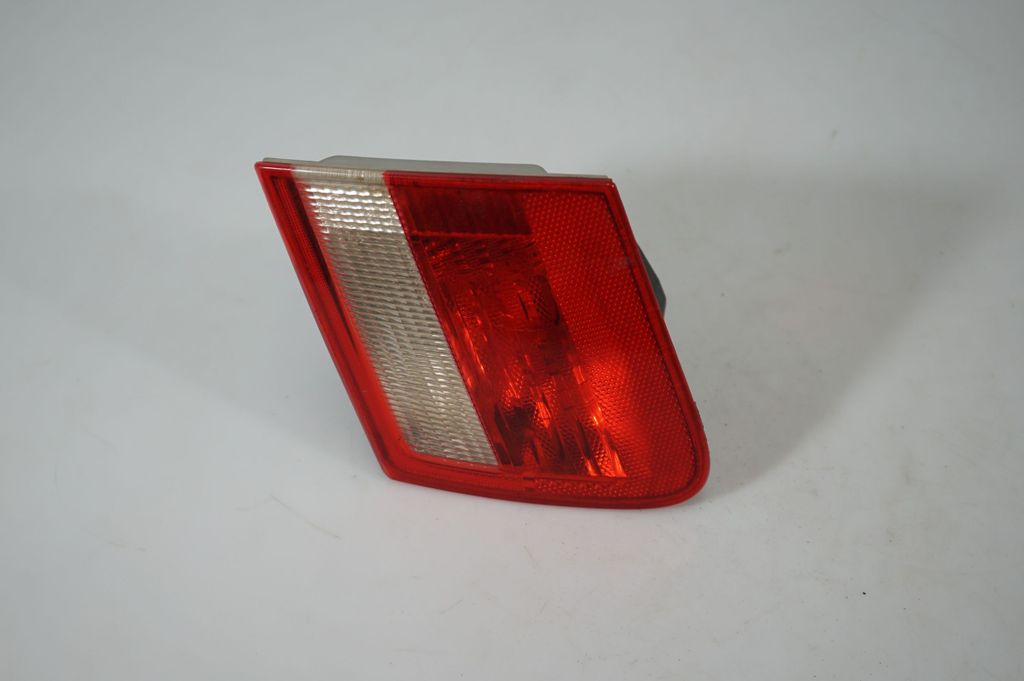 Tailgate rear/tail lights (2)