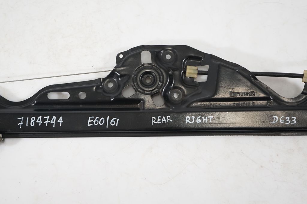 Rear door window regulator with motor (8)