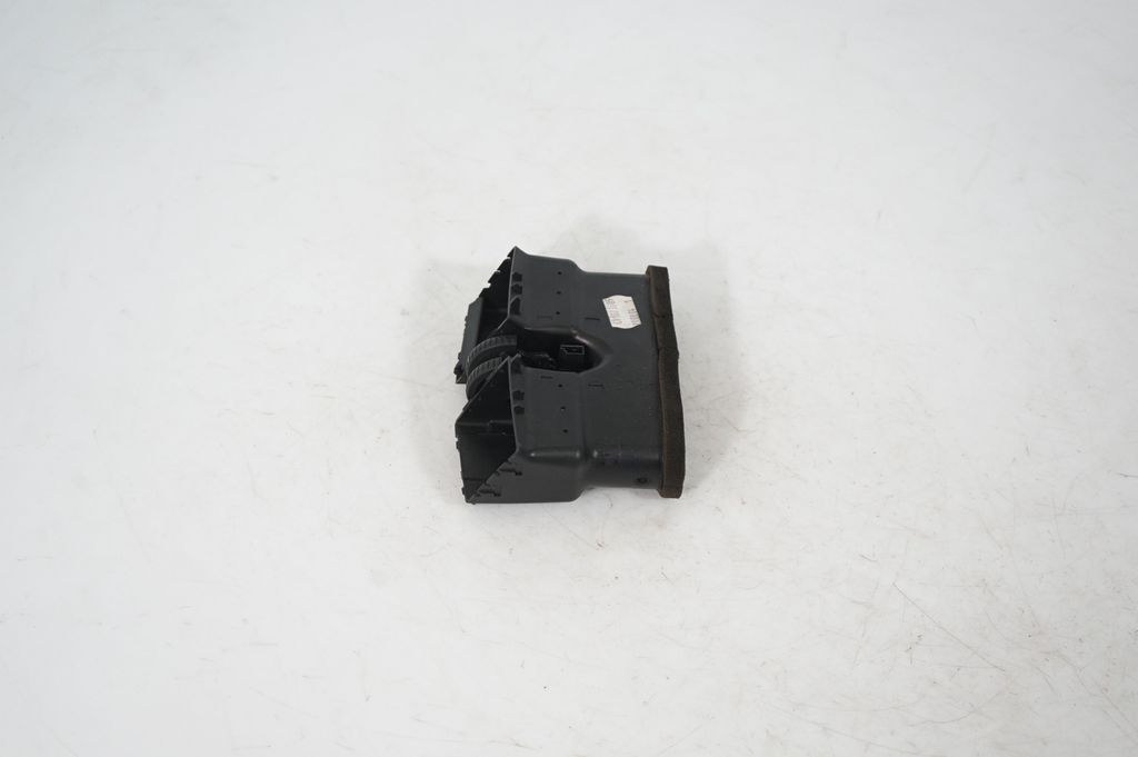 Rear air vent grill (2)