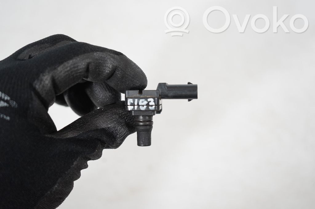 Air pressure sensor (7)