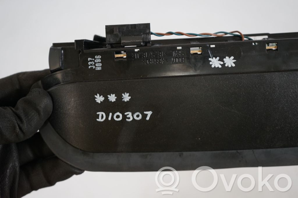 Third/center stoplight (8)