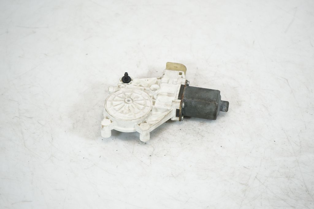 Front door window regulator with motor (5)