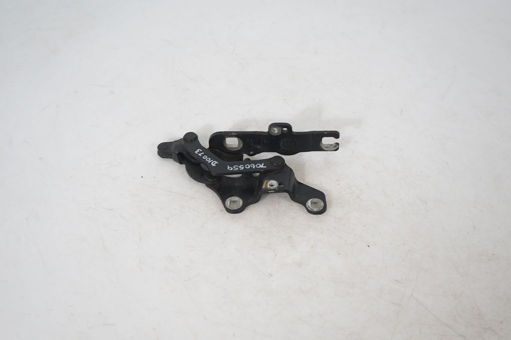 Engine bonnet/hood hinges (3)