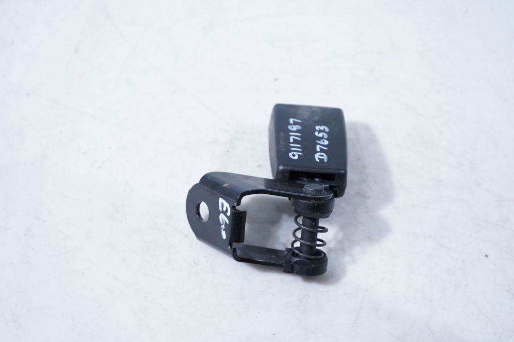Rear seatbelt buckle (4)