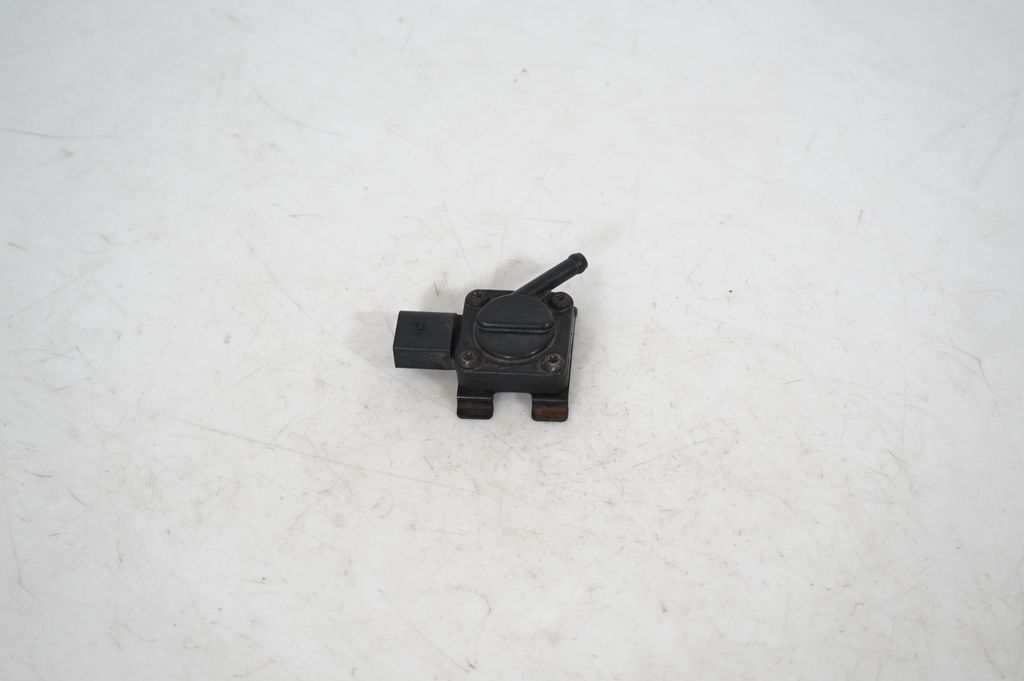 Exhaust gas pressure sensor (4)