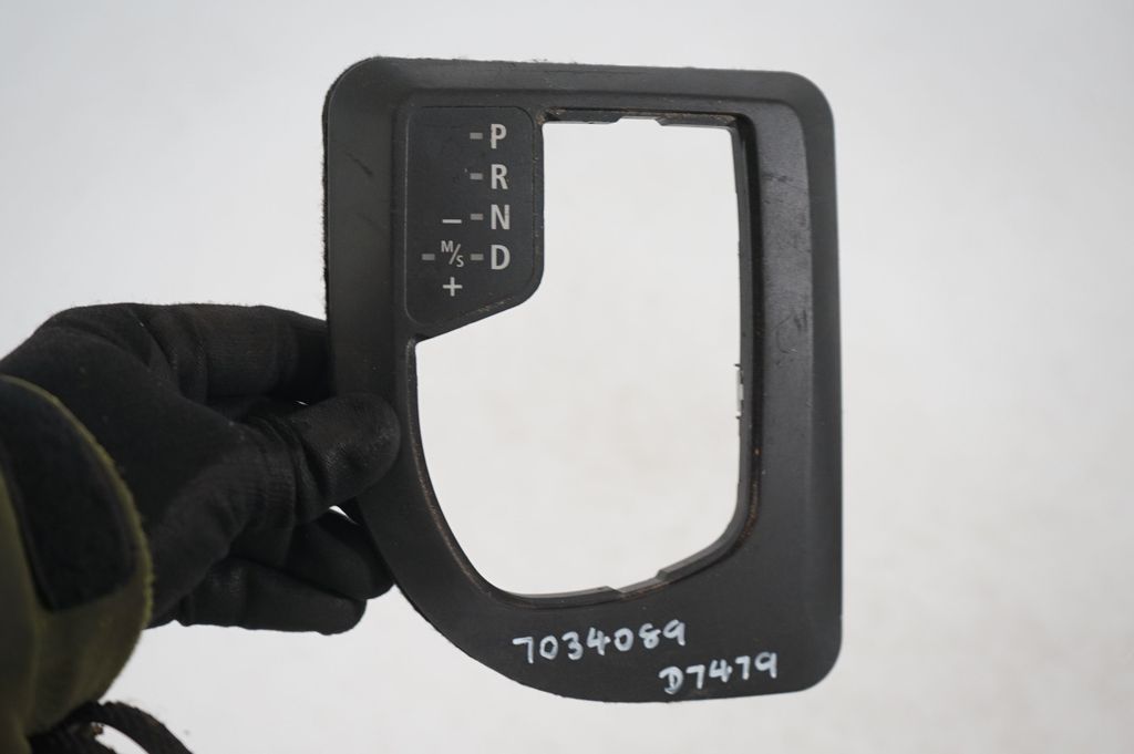 Gear shifter surround trim plastic (7)