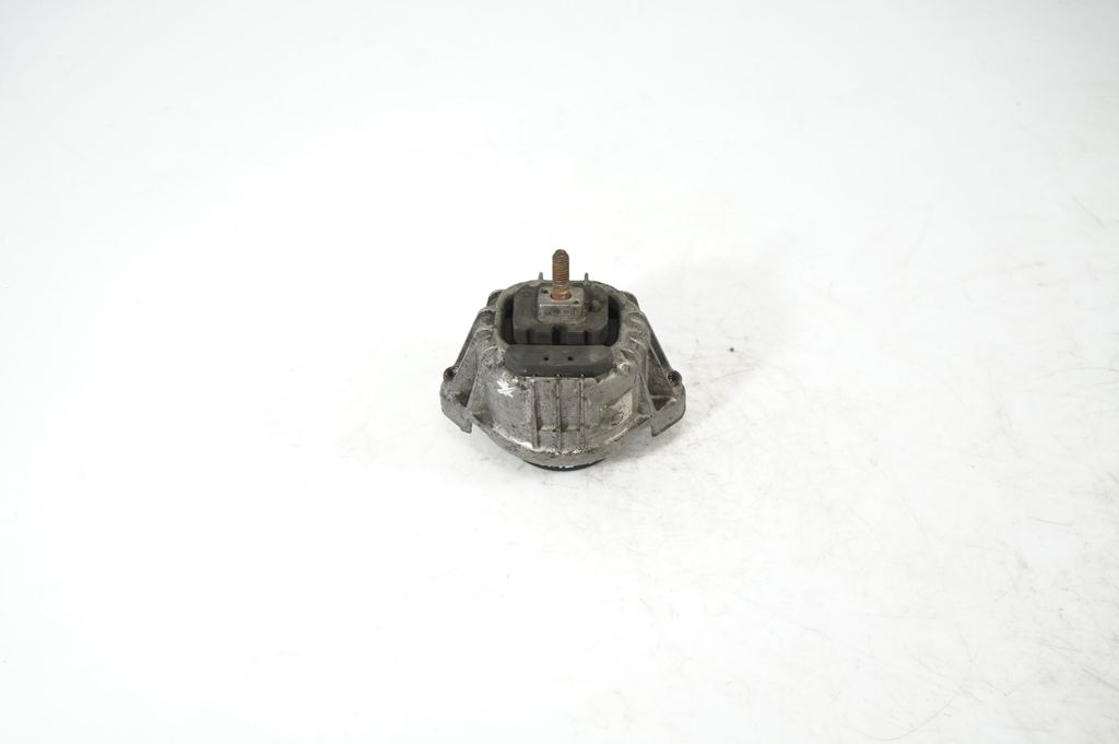 Engine mount bracket