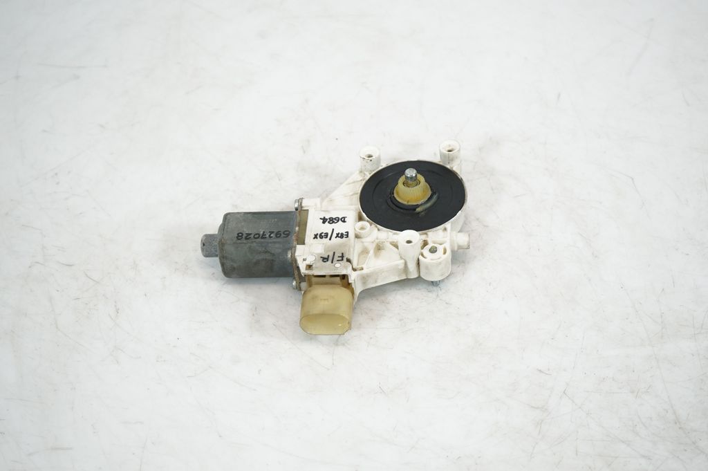 Front door window regulator with motor (3)