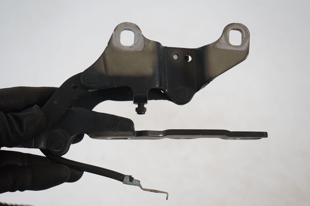 Engine bonnet/hood hinges (8)