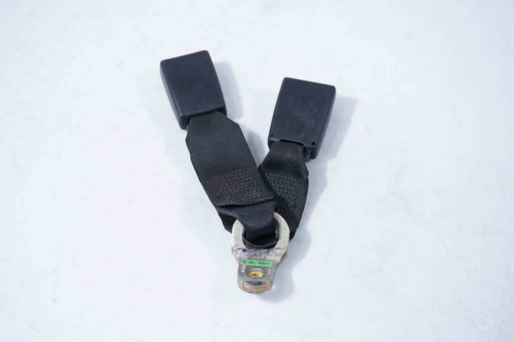 Rear seatbelt buckle (2)