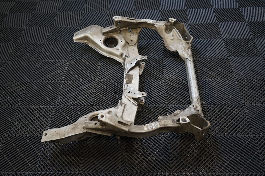 Front subframe (6)
