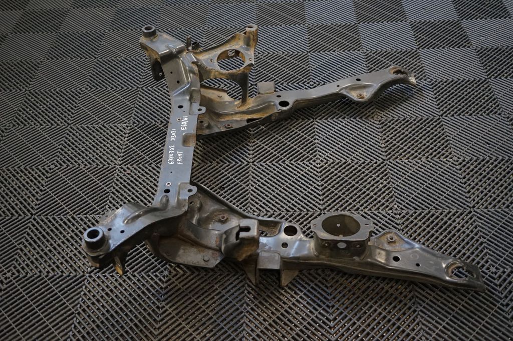 Front subframe (4)