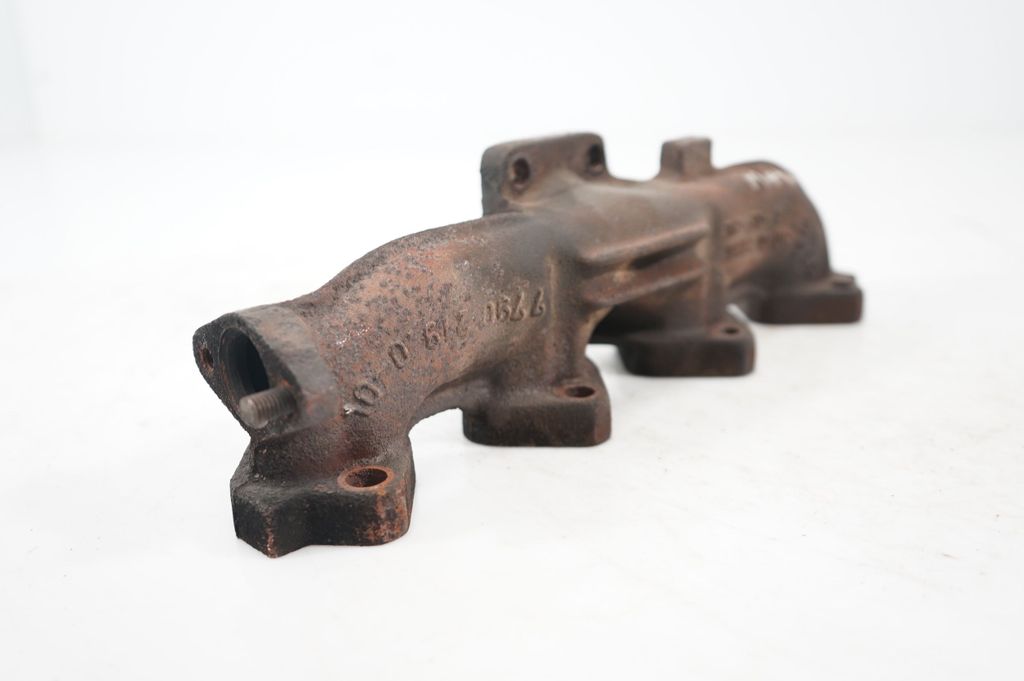 Exhaust manifold (7)