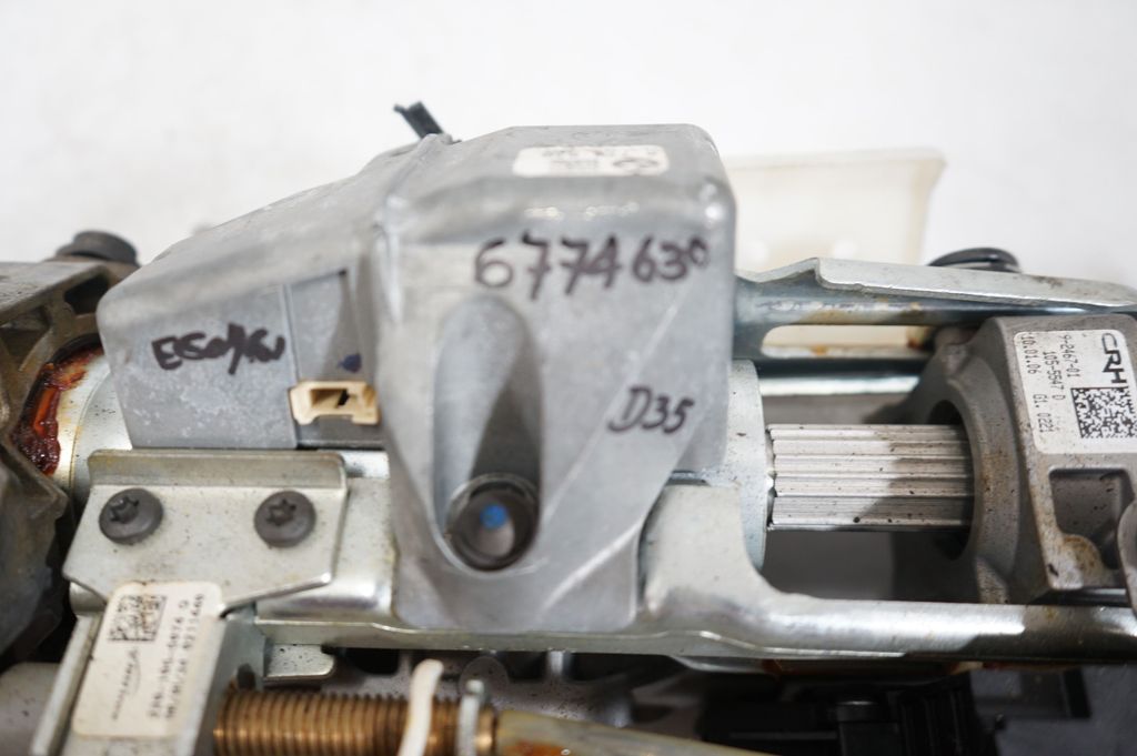 Steering wheel axle (7)