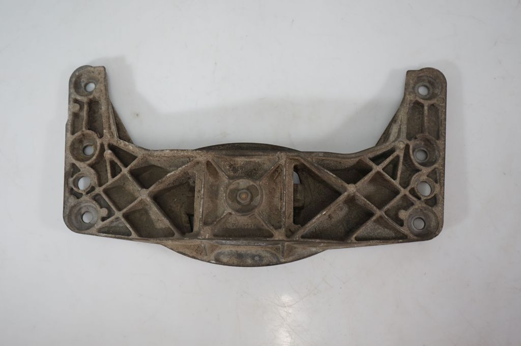 Gearbox mounting bracket (6)