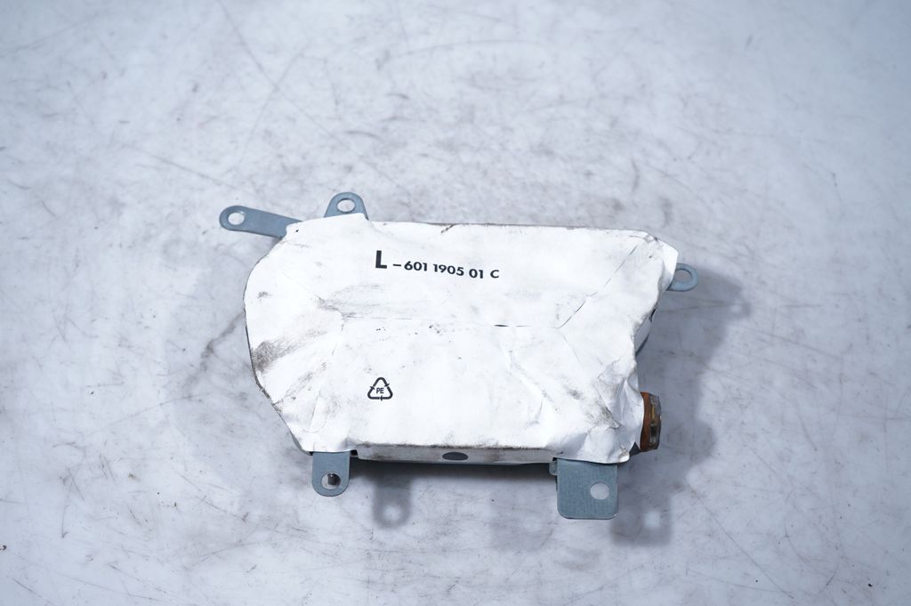 Front door airbag (6)