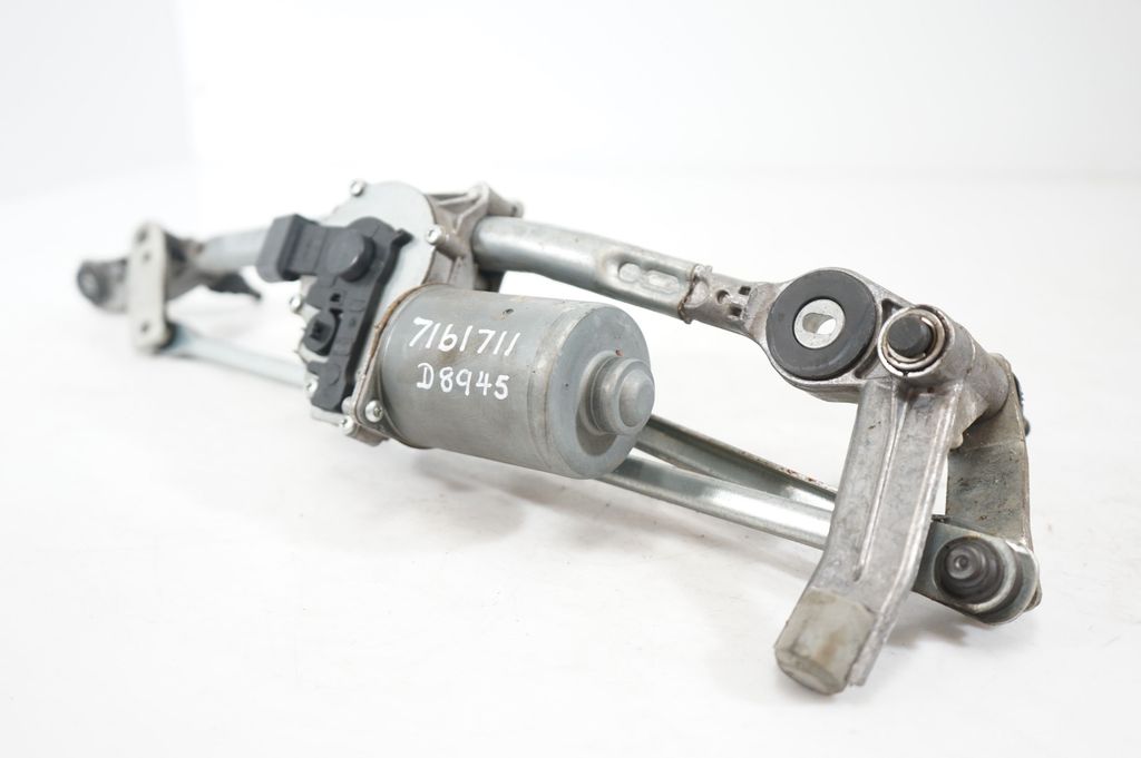 Front wiper linkage and motor (7)