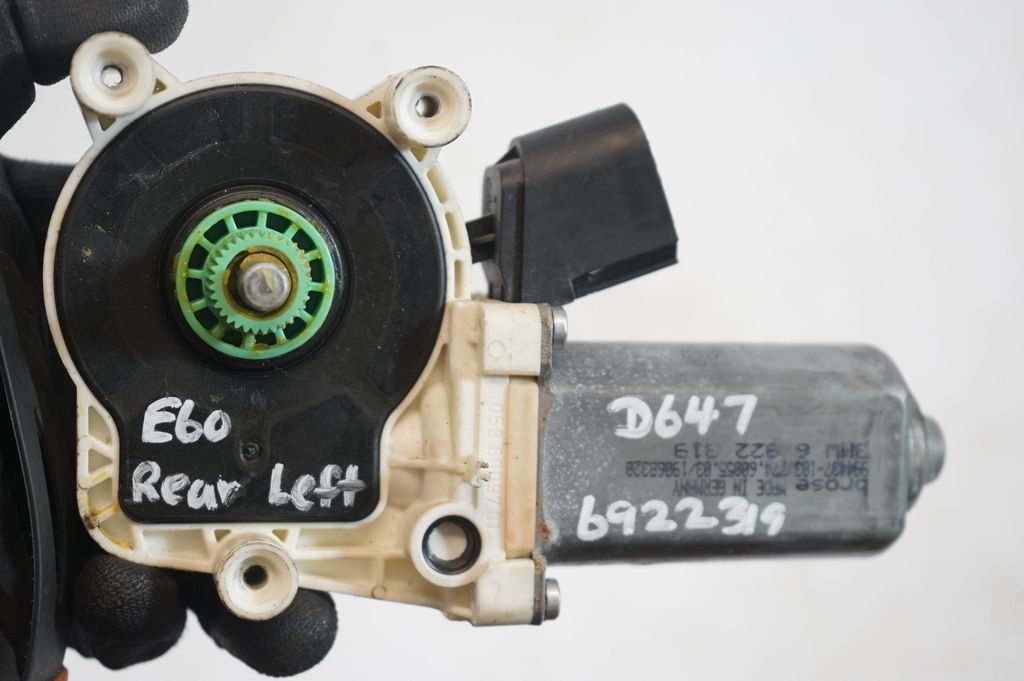 Rear door window regulator motor (8)