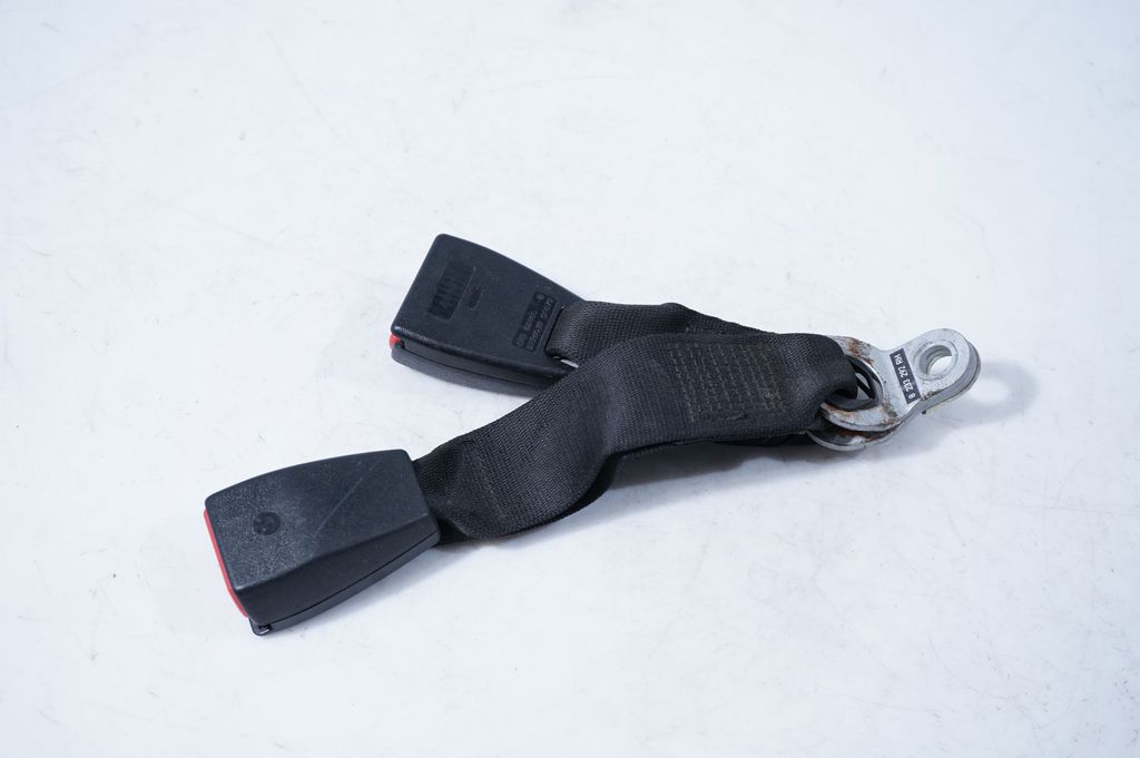 Rear seatbelt buckle