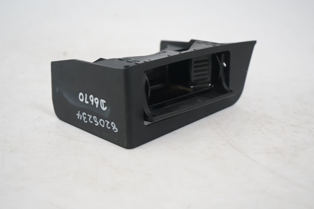 Rear door ashtray (6)