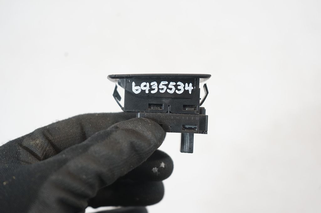 Electric window control switch (8)