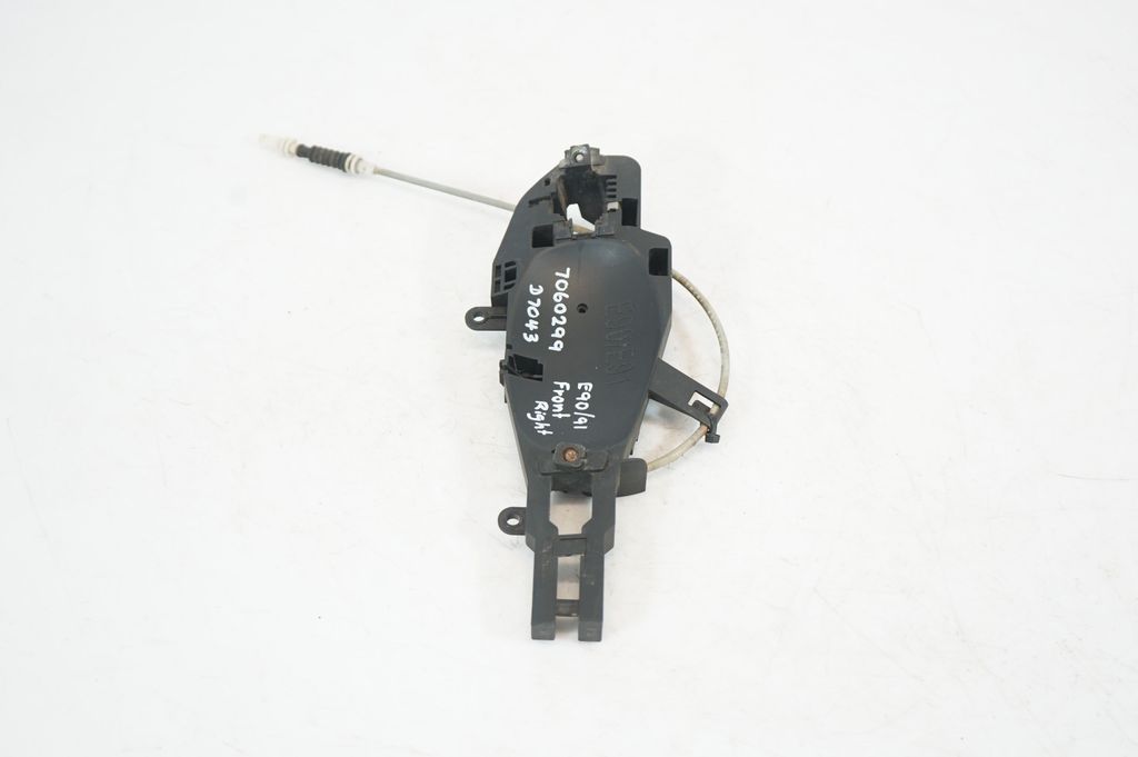 Rear door exterior handle/bracket (2)