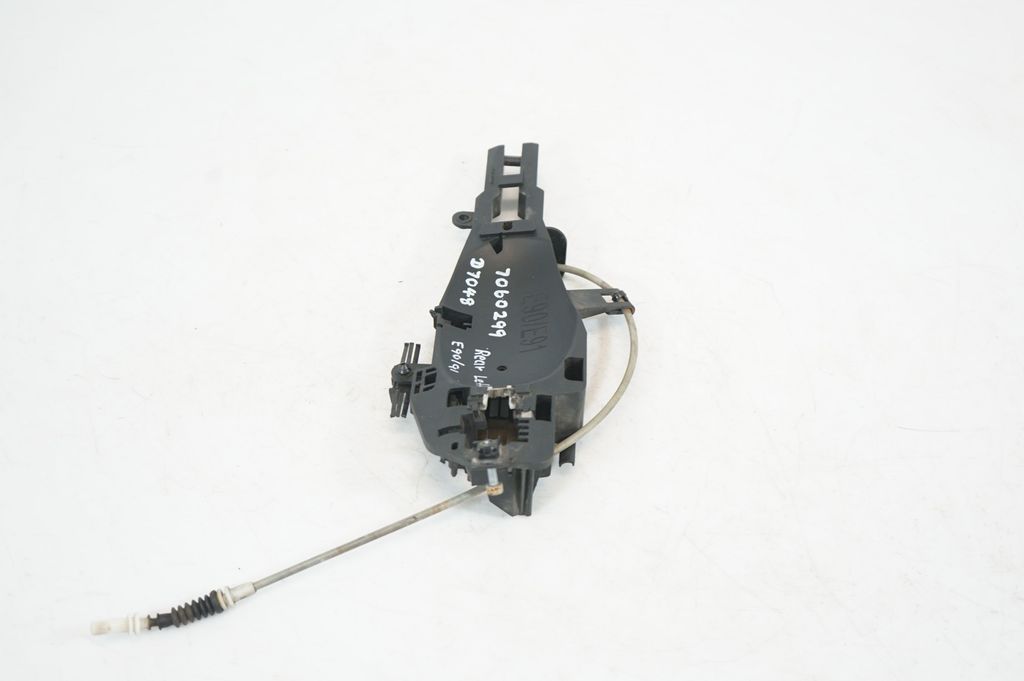 Rear door exterior handle/bracket (2)