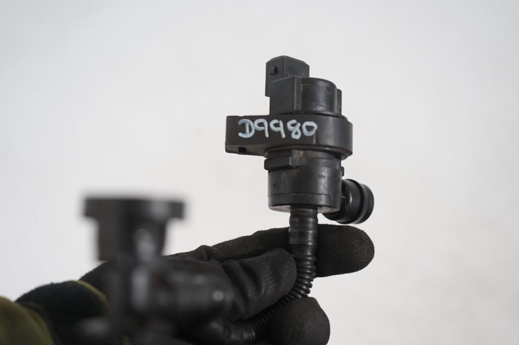 Turbo solenoid valve (10)