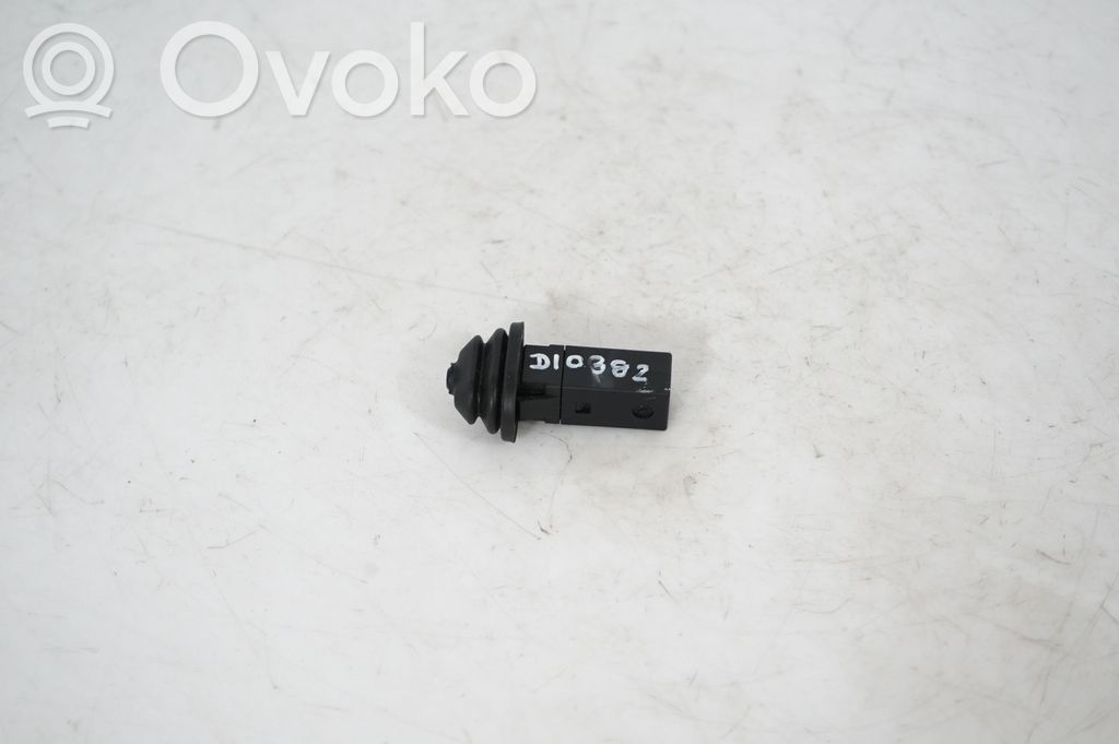 Fuel tank cap lock (5)