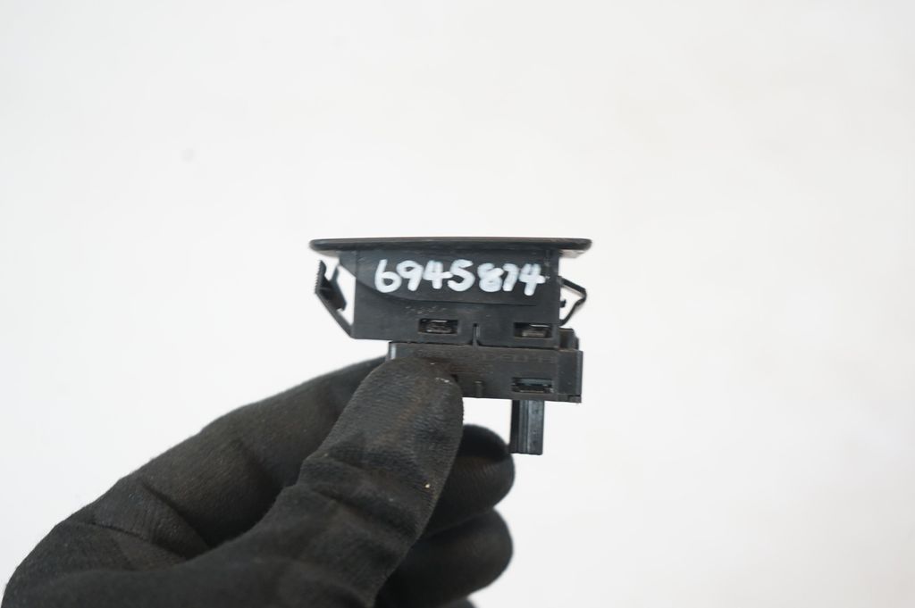 Electric window control switch (8)