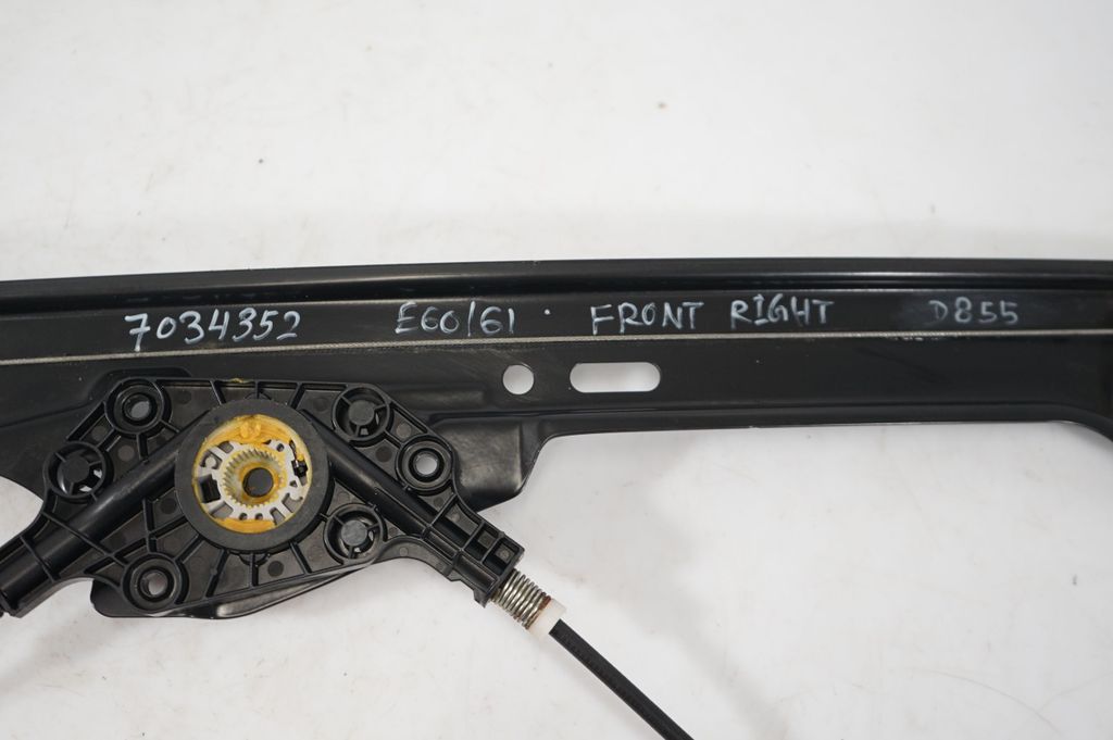 Front door window regulator with motor (9)