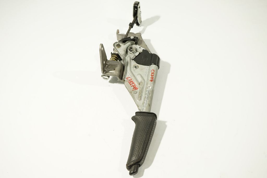 Handbrake/parking brake lever assembly