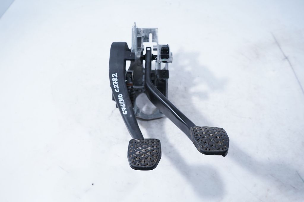 Pedal assembly (4)