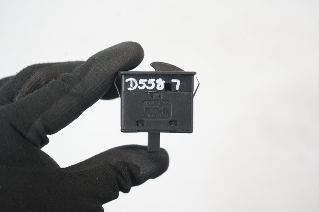 Electric window control switch (8)